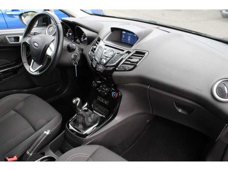Ford Fiesta EcoBoost 1.0 Titanium Navi Ambiente Beleuchtung SHZ Notbremsass. Tel. -Vorb. PDCv