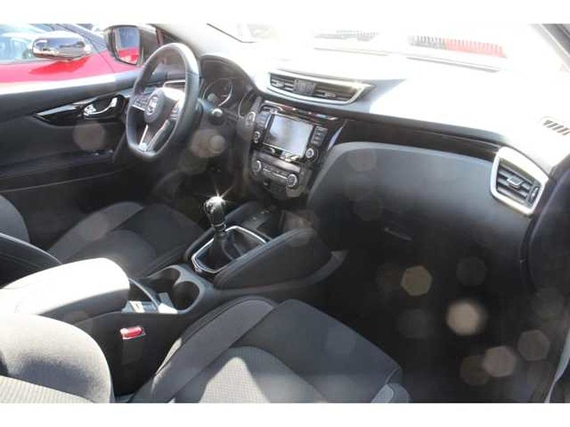 Nissan Qashqai Zama 1,3 DIG-T 140 PS 6MT 4X2 Panorama Navi 2 Zone
