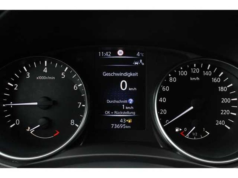 Nissan Qashqai Tekna+ 1.6 TEKNA+ 1,6 DIG-T 6 MT 4X2 Panorama Navi Leder Memory Sitze Bose LED